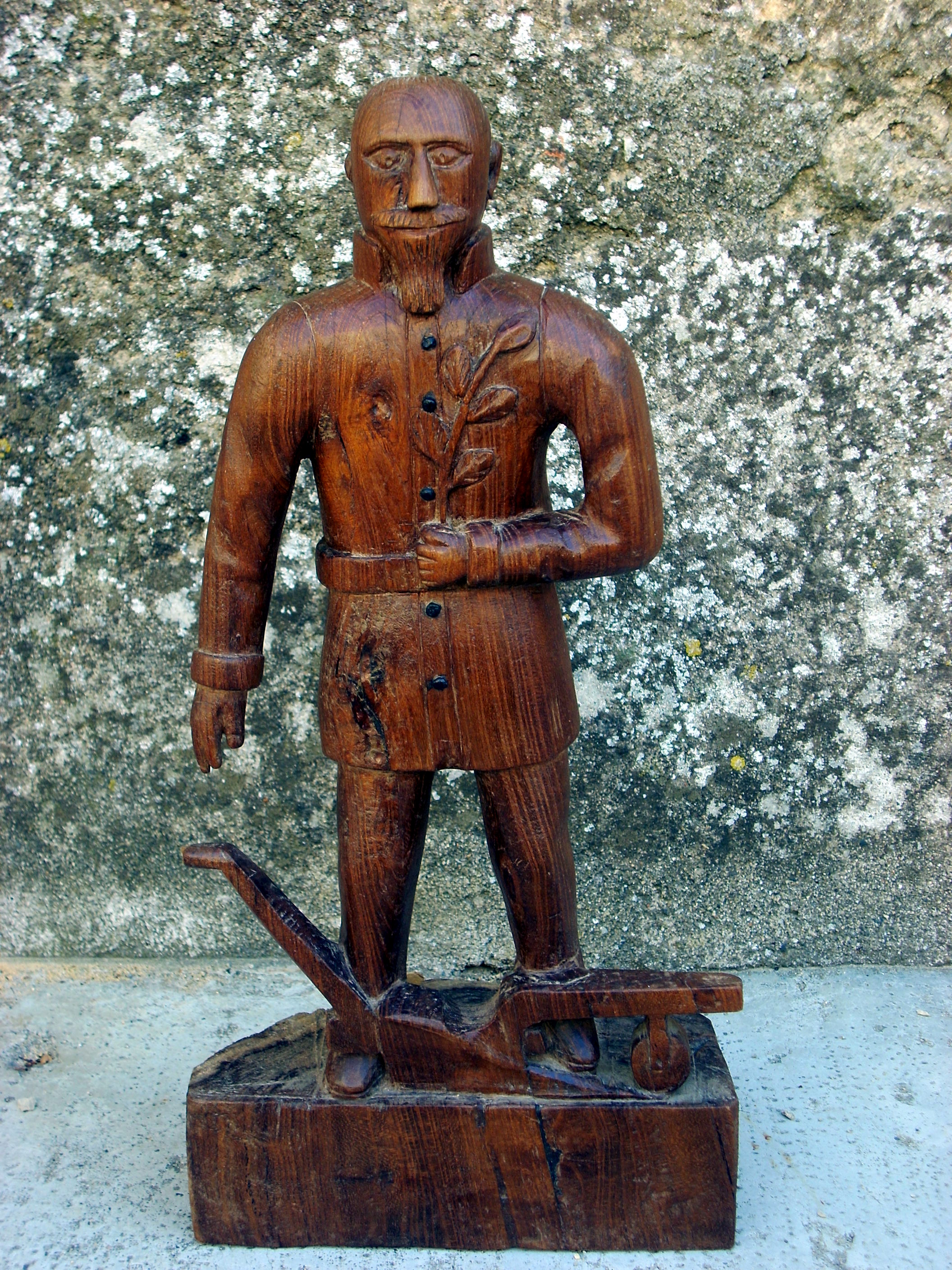 Statue en bois au musée de Lagorce